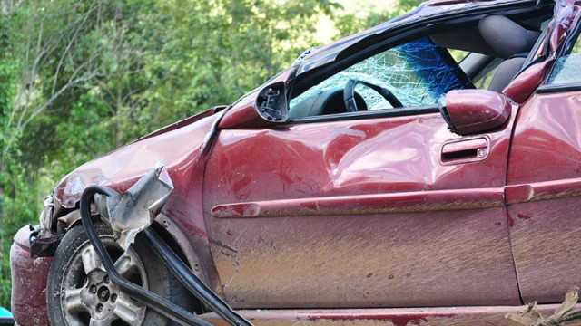 Кола падна в дере в Ловешко  почина жена съобщиха от полицията Инцидентът е