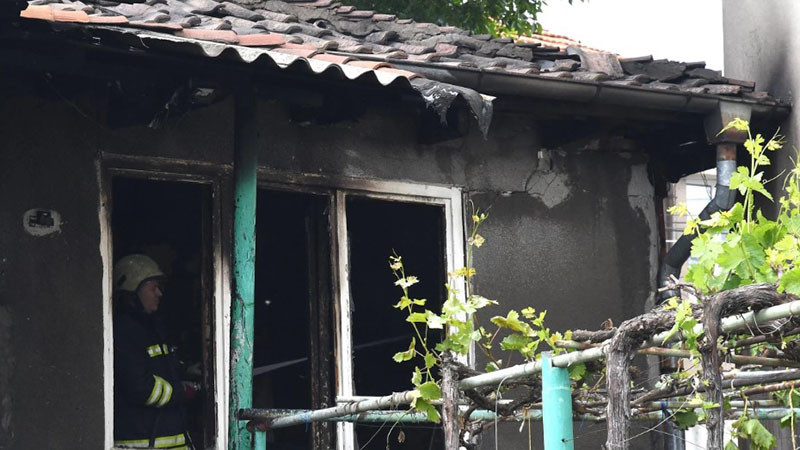 Детето, пострадало при взрив на газова бутилка в Хасково, е с опасност за живота