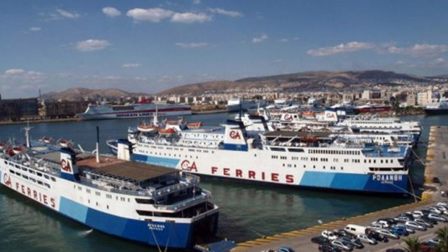 Натоварено е движението по гръцките пристанища пътува се само с