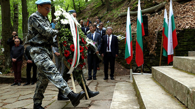 Хиляди се включиха в поклонението за годишнината от Априлското въстание в местността Оборище