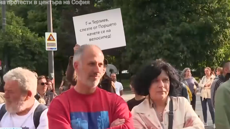 Трети ден на протести в центъра на София