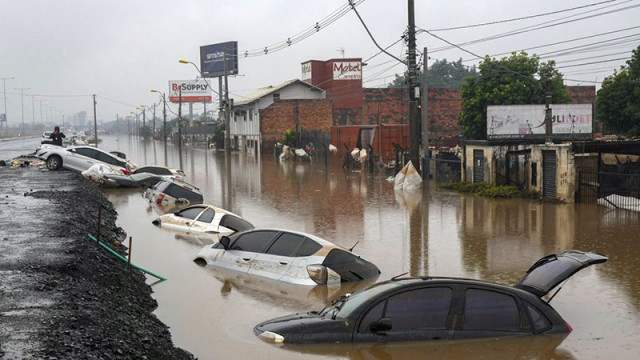 Броят на загиналите при тежките наводнения в южния бразилски щат