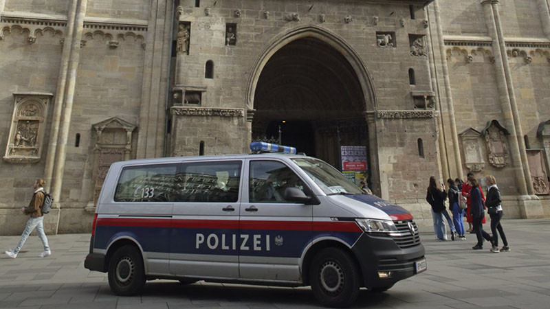 76-годишен турист припадна в кулата на катедралата Свети Стефан във