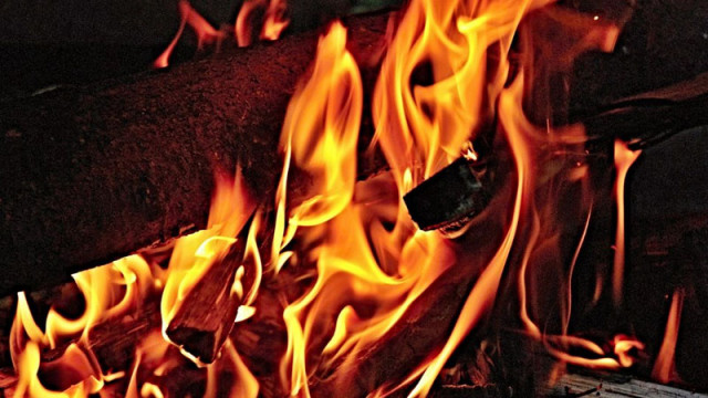45 пожара в страната през изминалото денонощие, двама души са пострадали