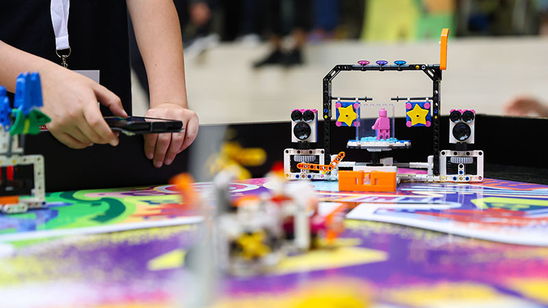 Отбор от Варна ще представя България на Европейското по FLL LEGO роботика (СНИМКИ)