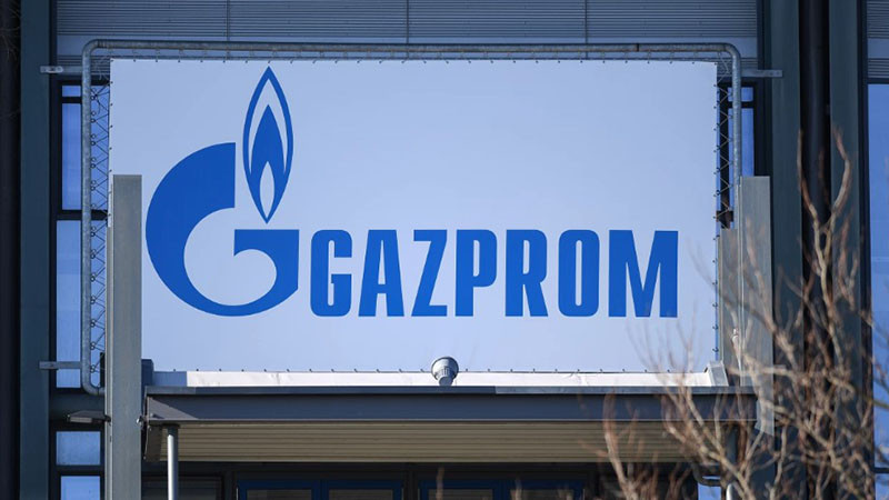 Руският държавен монополист Газпром, доскоро най-печелившата руска компания, е изправен