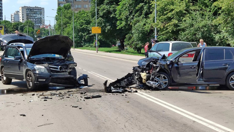 Двама загинали и 16 ранени при катастрофи в страната само за денонощие