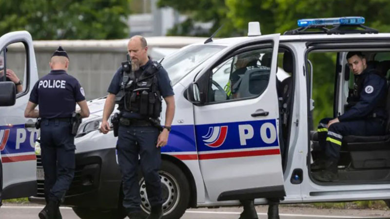 Френската полиция е убила въоръжен мъж, който е искал да