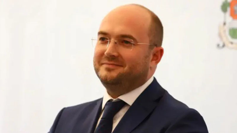 Георгиев: Терзиев да не се държи като „Ергенът“, а да излезе като мъж пред общинския съвет