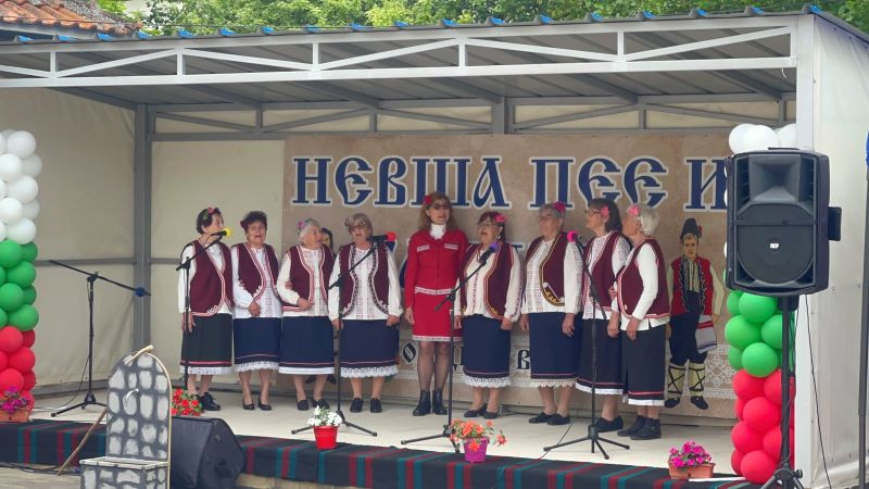 Депутатът от СДС-Варна в 49-тото НС доц. Медиха Хамза гостува на празника "Невша пее и танцува"