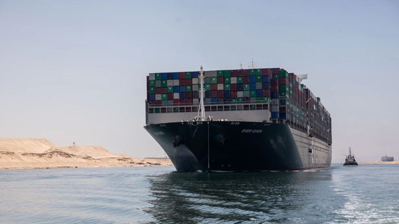 Суецкият канал очаква спад на общите приходи от 22,8 процента