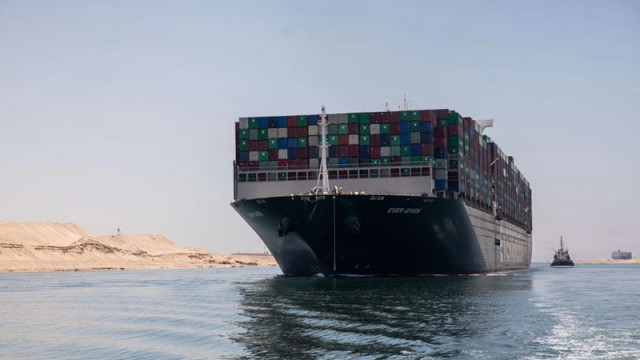 Суецкият канал очаква спад на общите приходи от 22 8 процента