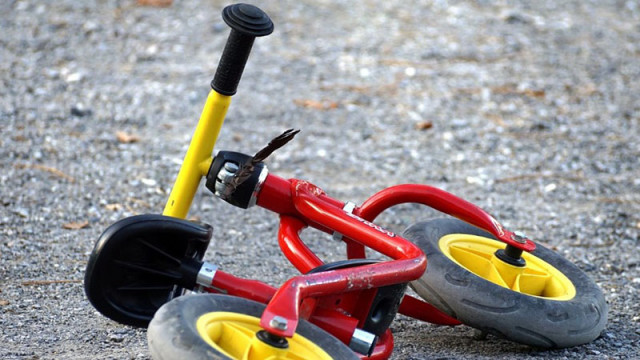 50 годишна шофьорка блъсна 8 годишно дете с колело в Попово съобщиха