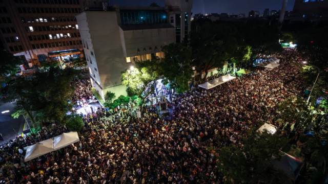 Десетки хиляди излязоха по улиците около парламента на Тайван в