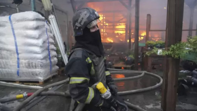 Русия удари мол в Харков, превърнат в склад за муниции, Зеленски се засегна