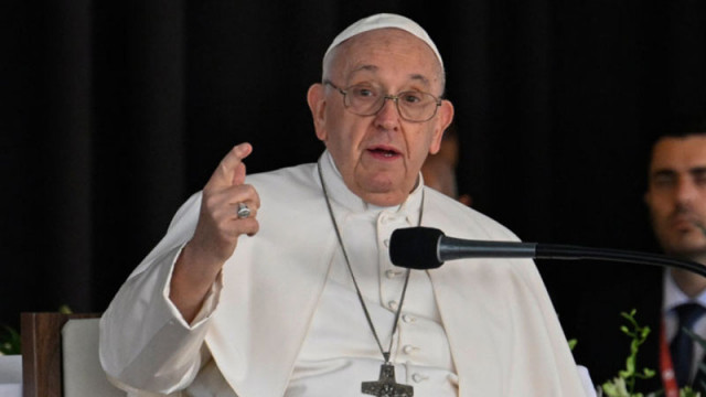 Папа Франциск е използвал жаргонна дума за гейовете по време на