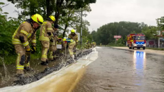Проливни дъждове и наводнения в Южна Германия, евакуират хора с хеликоптер