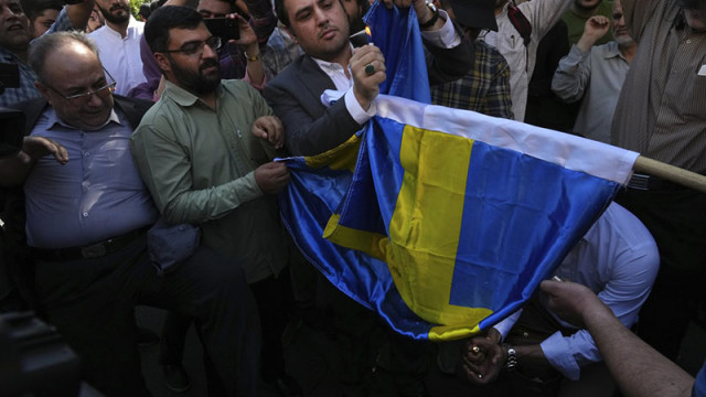 Иран е привикал вчера шведския шарже д афер за да