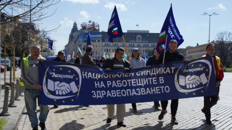 Готовност за протест: Здравният министър на среща с националния синдикат „Защита“