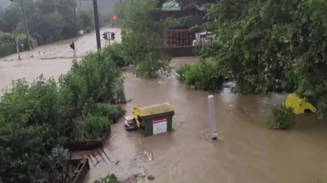 Проливните дъждове в Австрия предизвикаха тежки наводнения и сериозни щети