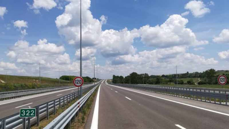 Кърпят пътната настилка от 34-и до 36-и км на АМ „Хемус" в посока Варна