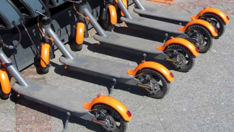 Премахва нерегламентирано оставените електрическите велосипеди и тротинетки във Варна