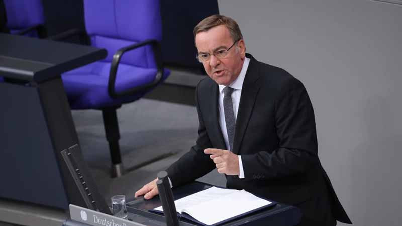 Германският министър на отбраната ще представи планове за задължителна военна служба