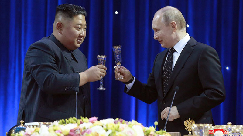 Ким Чен-ун към Путин: Северна Корея е "непобедим другар по оръжие" с Русия