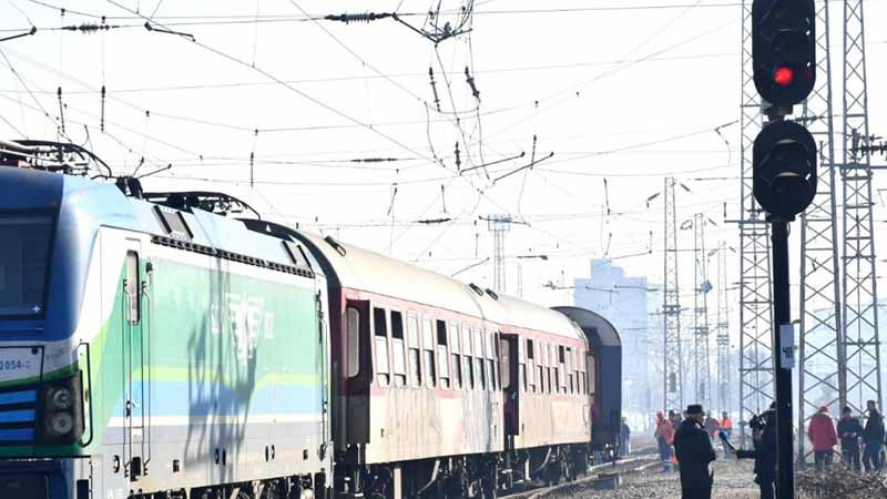 Техническа неизправност е причинила пожара в бързия влак София -
