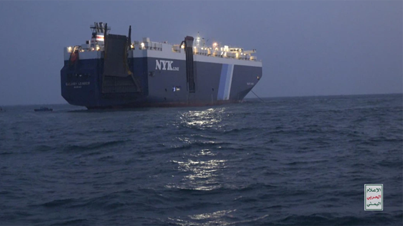 Екипажът на кораб, изпаднал в бедствено положение край бреговете на Йемен, бе евакуиран от военни