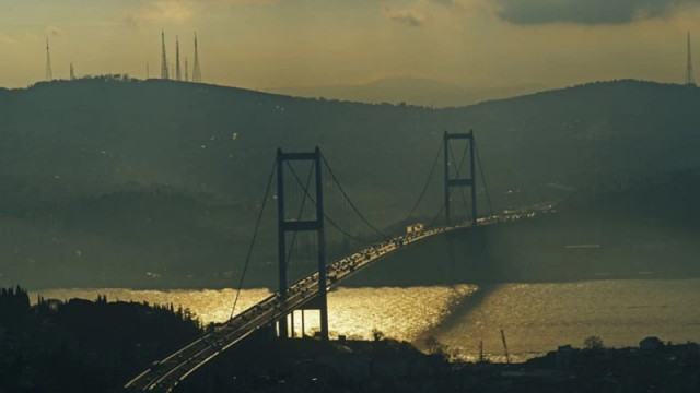 Мостът Мъчениците на 15 юли в Истанбул който свързва Европа