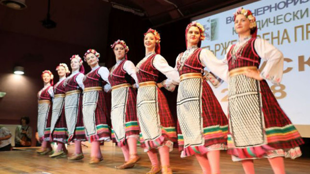 Студентите от специалност "Хореография" представят магията на българския танц във Варна