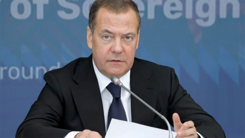 Медведев: Киев все още може да приеме предложението, в противен случай настъплението ще продължи