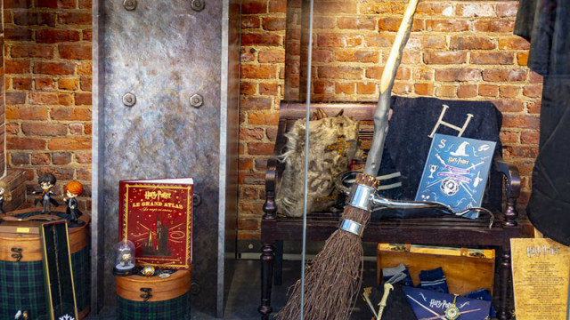 Екземпляр от първото издание на Хари Потър беше продаден за над 57 000 долара