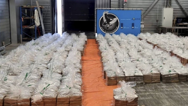 Нидерландските власти задържаха около 3600 кг кокаин скрит в пратка