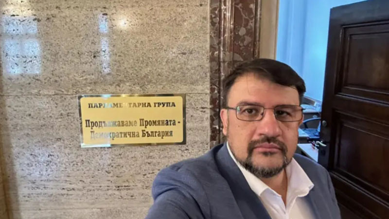Настимир Ананиев пак ще е в парламента, но като сътрудник