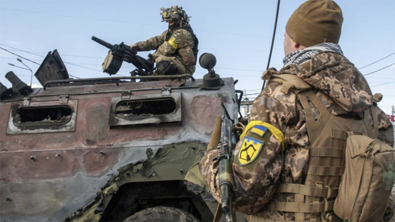 "Ню Йорк таймс": Десетки хиляди украинци се крият от мобилизацията