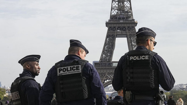 19 годишен младеж беше задържан вчера в Париж и обвинен че