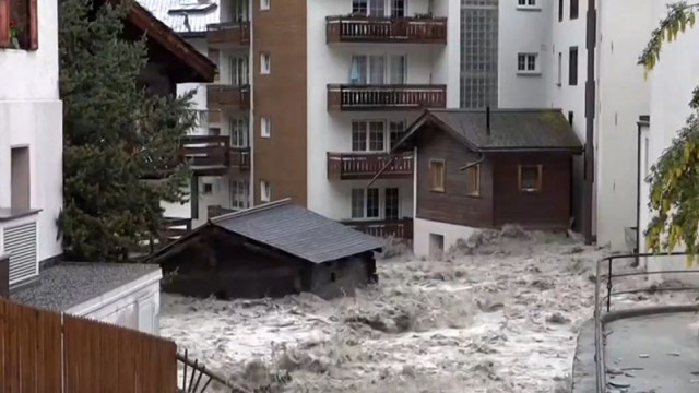 В Швейцария бури активизираха свлачища, трима души са в неизвест (ВИДЕО)