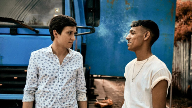 Скандал! Непълнолетно ромско момче е снимано в гей секс сцени в първия български ЛГБТ филм