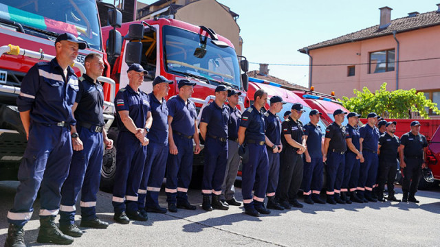 Първата група от двадесет пожарникари от българския Модул за наземно