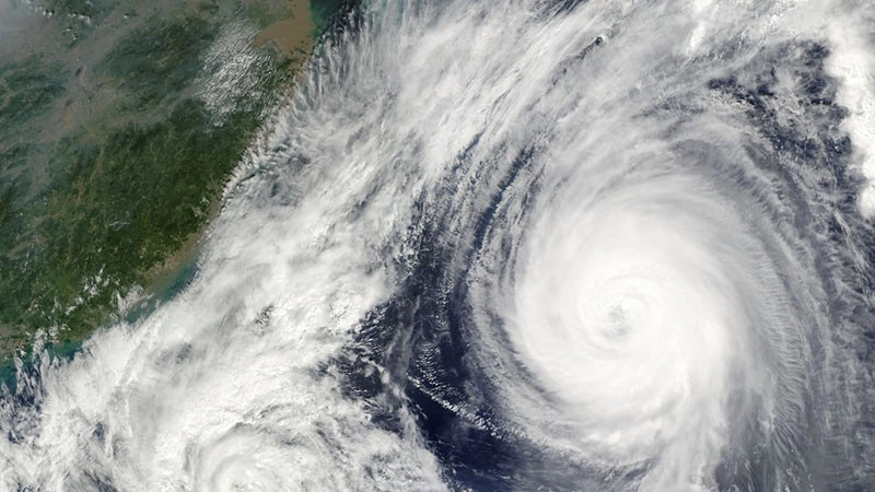 "Изключително опасен" ураган връхлита Карибите