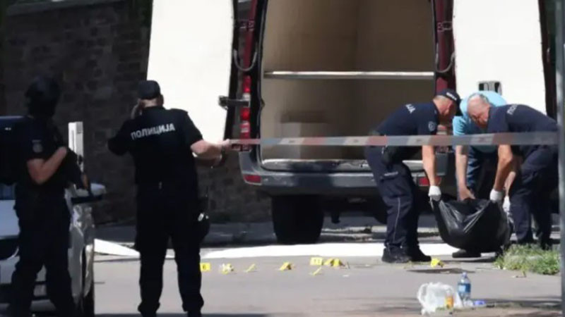 Арестуваха нападателя с арбалет пред израелското посолство в Белград