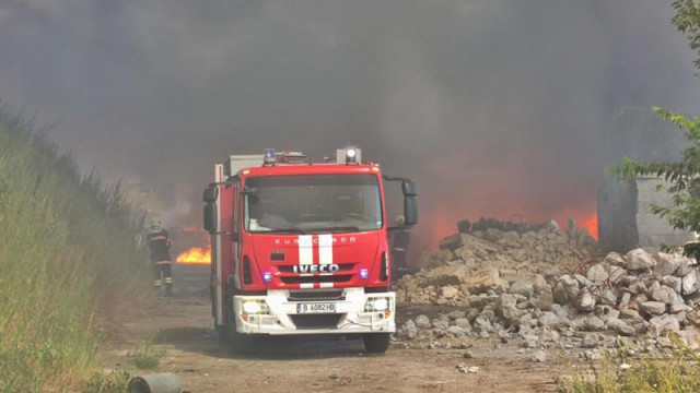 Пожар гори в землището на селата Малко Тръново и Свобода