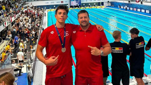 Варненецът Максим Манолов спечели сребро на европейското по плуване