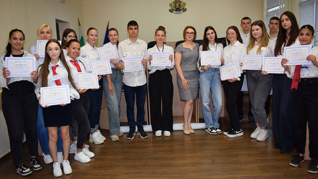 Ученици се "явиха" на конкурс за съдебен деловодител в края на практиката си в Окръжен съд - Варна