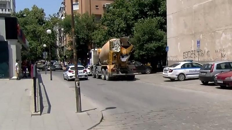 Бетоновоз удари мъж на пешеходна пътека в Пловдив, раненият е в болница