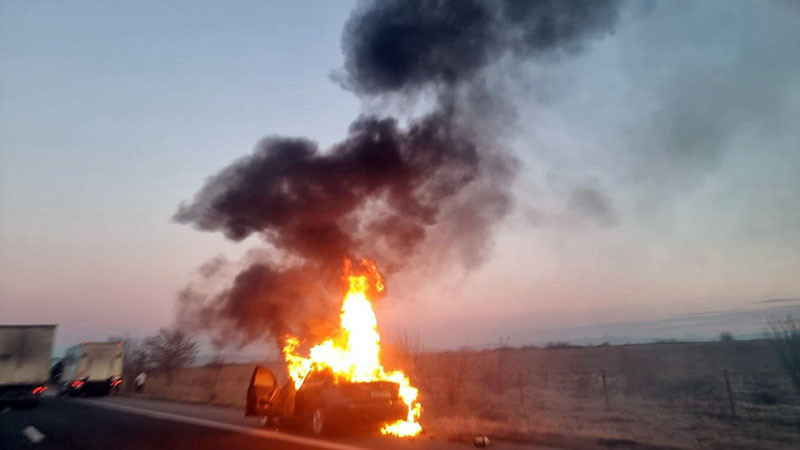 Автомобил изгоря напълно на 75-ия км на АМ "Тракия"