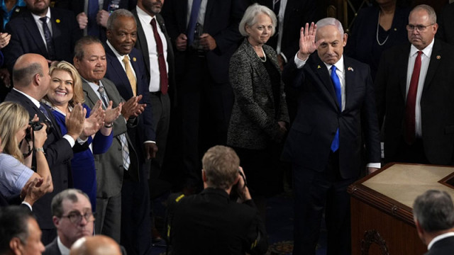 Аплодисменти и бойкот: Нетаняху говори за единство пред конгреса в САЩ