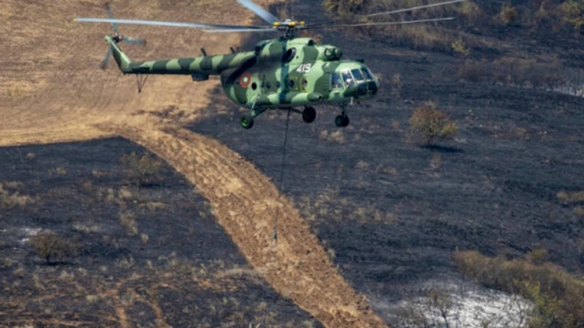 Вертолет "Кугър" започна облитания в района на складовата база край Елин Пелин